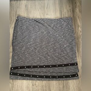 Lululemon Athletica Gray Skirt with Black Accents
